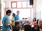 Sprachschüler lernen gemeinsam in der Studentlounge
