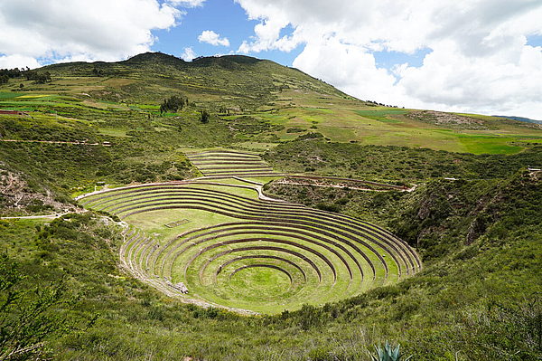 Archäologische Anlage Moray mit kreisförmigen Terrassenfeldern