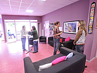 Moderne Lounge der Sprachschule French in Normandy Rouen – Französisch lernen in Frankreich