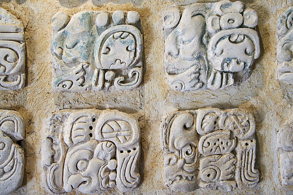 Reliefs mit Maya-Glyphen Schreibtraining und Kulturbezug