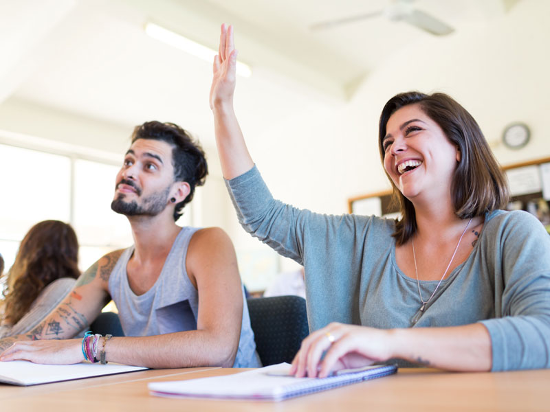 Engagierte Lernende im Englischunterricht an der Sprachschule in Byron Bay