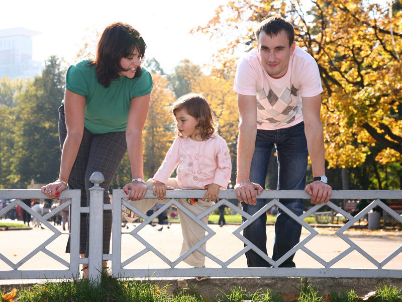 Sprachreisende erlebt Freizeit mit ihrer Gastfamilie im Park