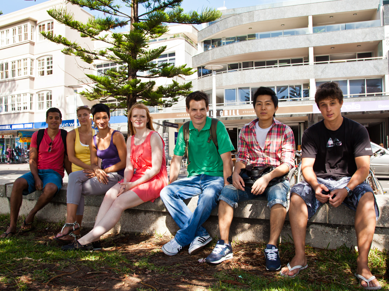 Teilnehmende genießen Freizeit zwischen Unterricht und Strand in Sydney Manly