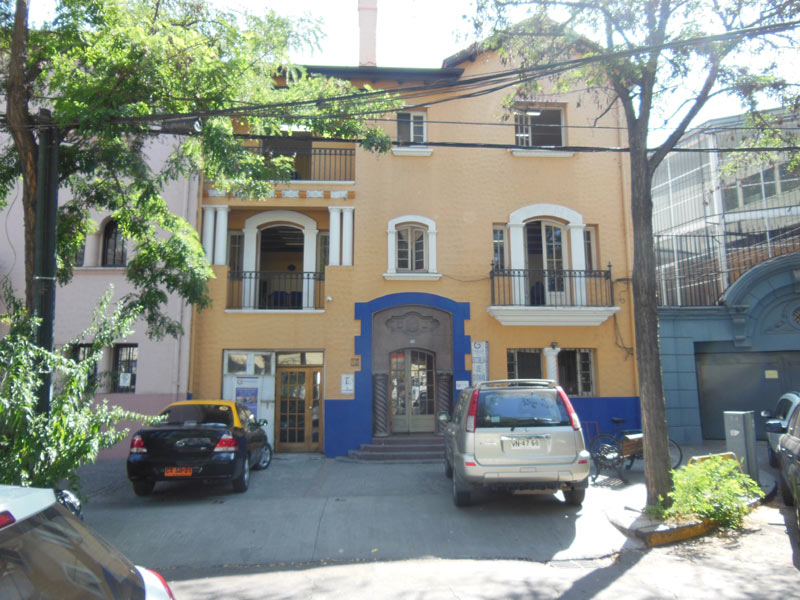 Außenansicht des Schulgebäudes der Sprachschule Tandem Santiago