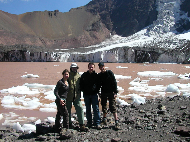 Sprachschülerinnen und -schüler bei einem Ausflug in die Anden
