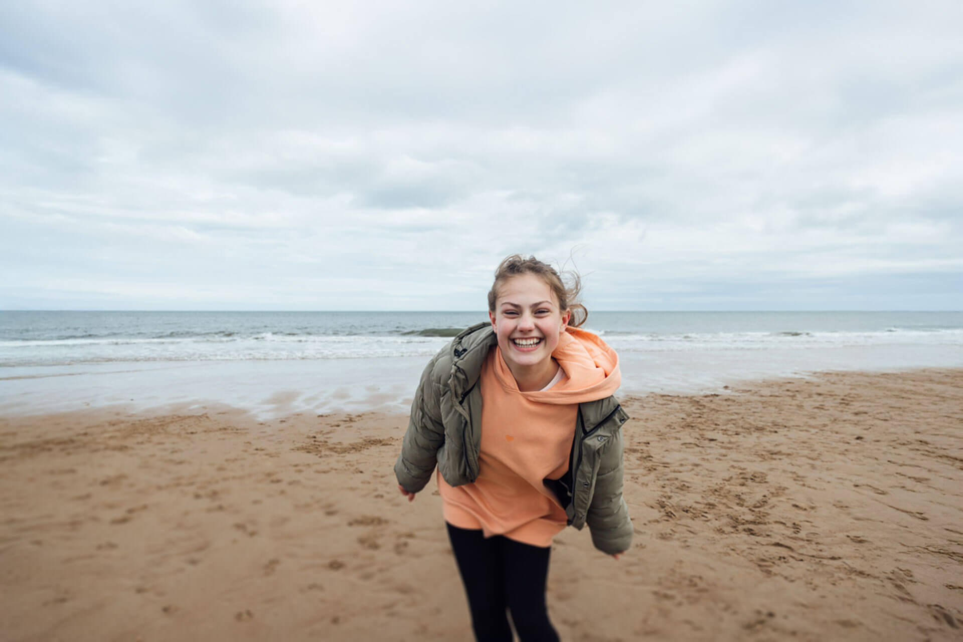 Frau am Strand in Brigthon