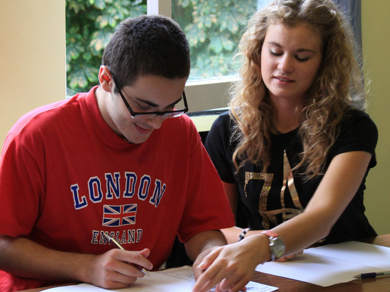 Schreibtraining und Wortschatzarbeit im Englischkurs mit Partneraufgaben