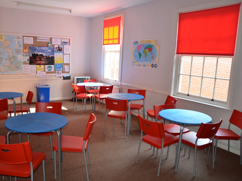 Gebäude der ELC Sprachschule in Chester im Sonnenschein