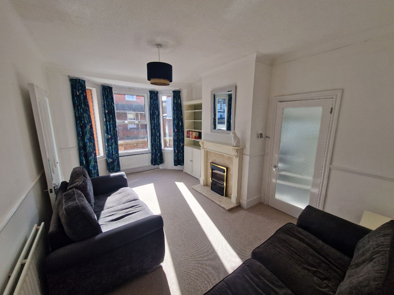 Gemütlicher Wohnbereich mit Sofas im Student House in Eastbourne – Unterkunft für Sprachschüler einer Englisch-Sprachreise