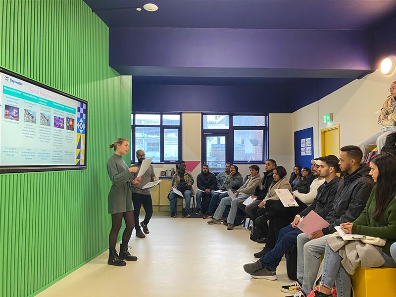 Incontro informativo presso la scuola di lingue Bayswater Liverpool con presentazione per i nuovi studenti