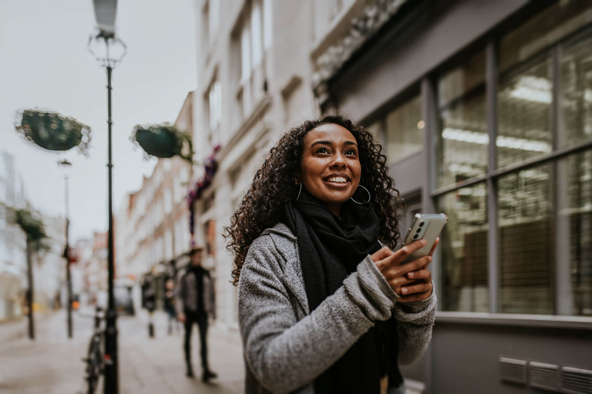 Teilnehmerin entdeckt die Stadt während Englisch Sprachreise