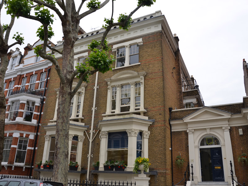 Gebäude der Sprachschule in zentraler Lage Londons