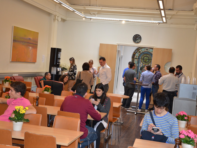 Aufenthaltsraum für Lernende zum Austausch während Sprachreise