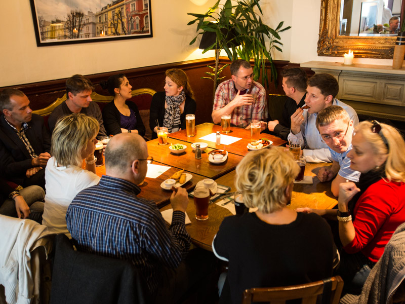 Gemeinsamer Abend im Pub als Teil des Freizeitprogramms der Sprachreise