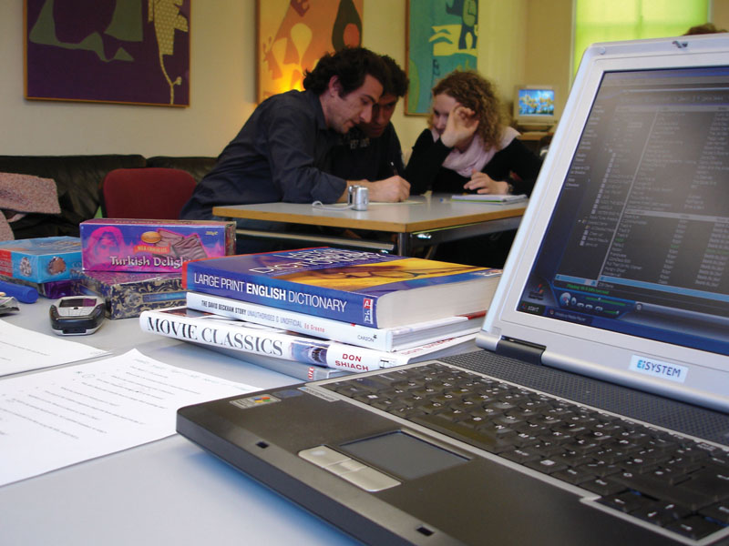 Lernmaterialien und Wörterbücher im Unterricht für Englisch Sprachkurs