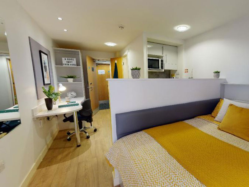 Studio-Unterkunft mit Bett und Arbeitsplatz in der Alice House Residenz Oxford