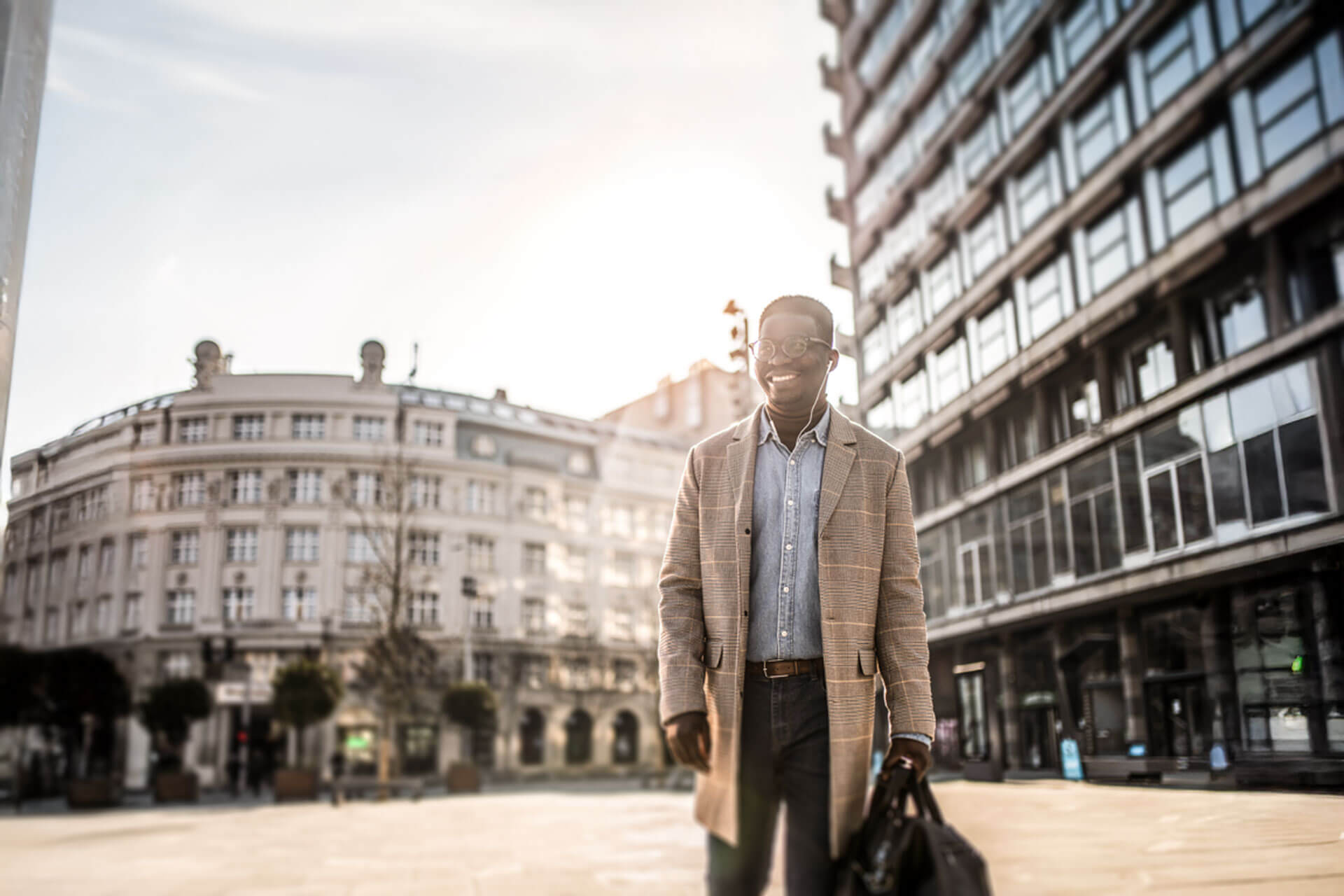 Teilnehmer eines Business Englischkurses in Torquay auf dem Weg zur Sprachschule