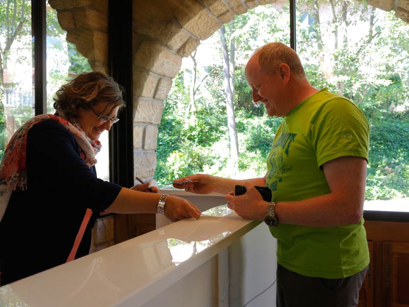 Empfangsbereich der Sprachschule IS Aix-en-Provence mit freundlicher Betreuung