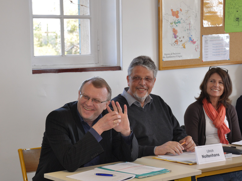 Erwachsene Sprachschüler beim Französischunterricht in der CIA Antibes