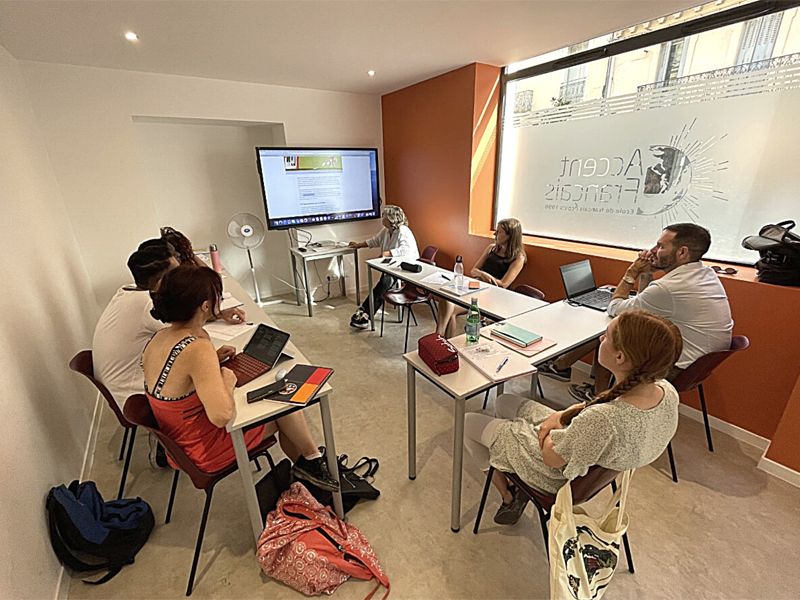 Französischunterricht mit moderner Technik an der Accent Français Sprachschule Montpellier