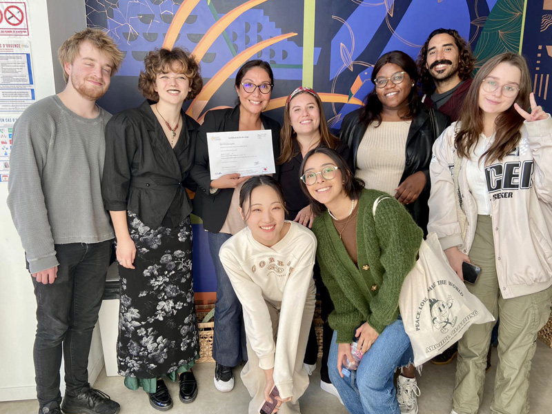 Sprachschüler mit Zertifikat an der Accent Français Sprachschule Montpellier