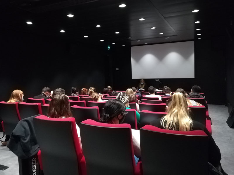Schüler der LSF IEF Sprachschule Montpellier beim Filmworkshop im schuleigenen Kinosaal