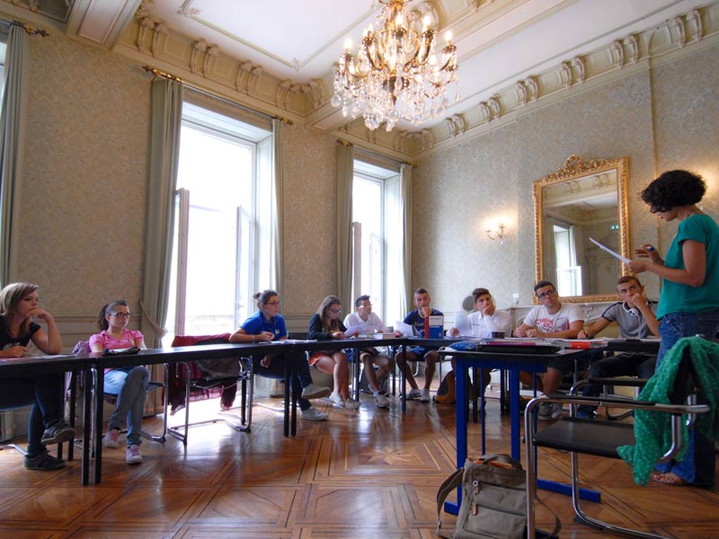 Französischunterricht in einem stilvollen Klassenzimmer der LSF IEF Sprachschule Montpellier