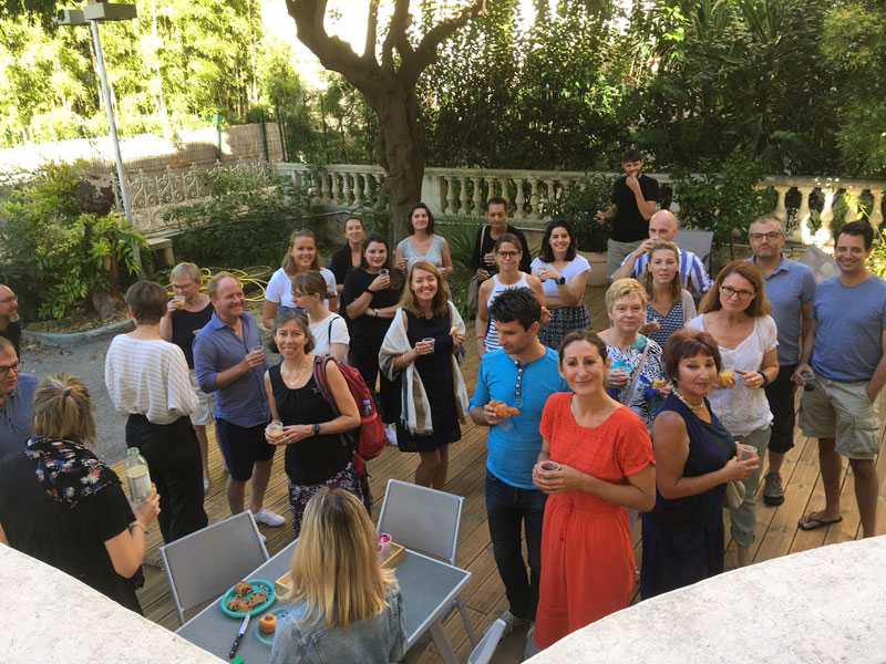 Sprachschüler genießen gemeinsame Aktivitäten und Austausch bei IDIOM in Nizza