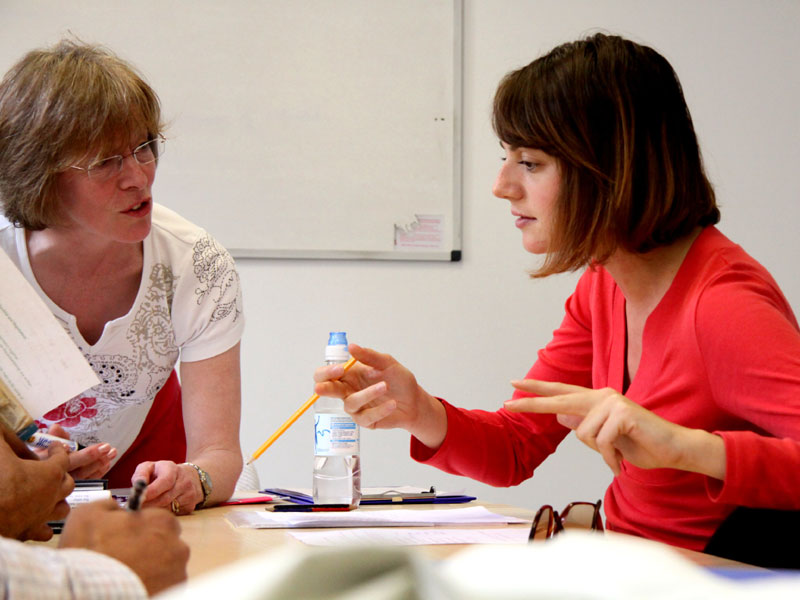Französischer Sprachunterricht an der Accord Sprachschule in Paris mit engagierter Lehrerin