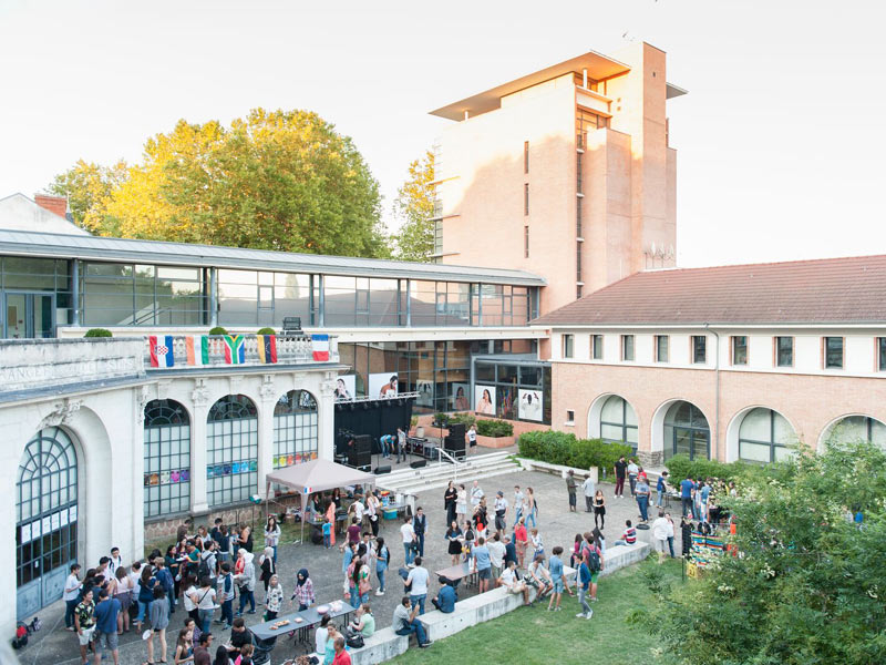 Sommerfest mit internationalen Studierenden auf dem Campus der Cavilam Sprachschule in Vichy