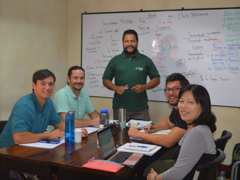 Spanischkurs in Kleingruppe mit Lehrkraft in Antigua Guatemala