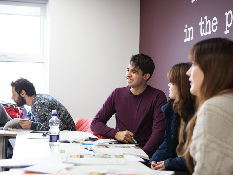 Englischunterricht in einer internationalen Lerngruppe an der EC Sprachschule Dublin