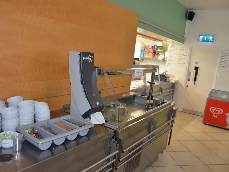 Selbstbedienungsbereich der Cafeteria