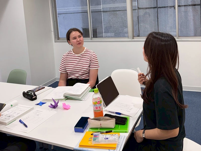 Kleingruppe während eines Japanischkurses an der LTL Tokio Sprachschule