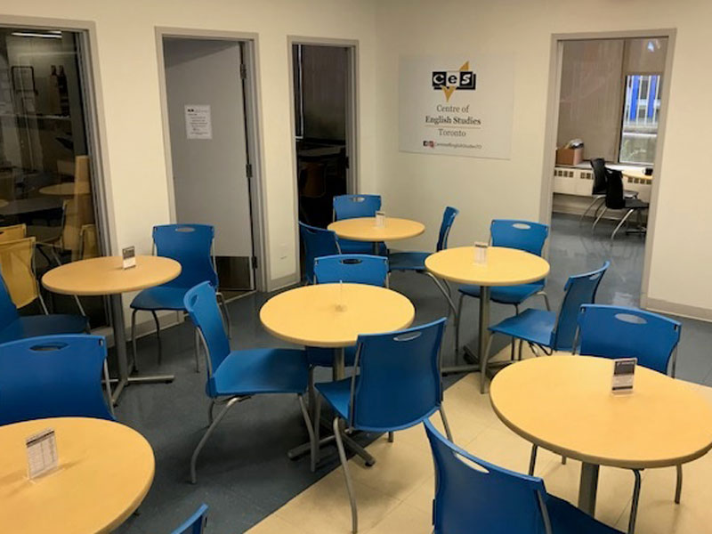 Studentenlounge der Sprachschule in Toronto Treffpunkt für internationale Teilnehmende der Sprachreise