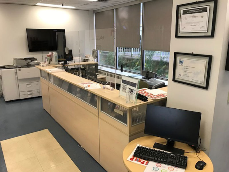 Empfangsbereich der Sprachschule in Toronto Beratung für deine Sprachreise Englisch lernen