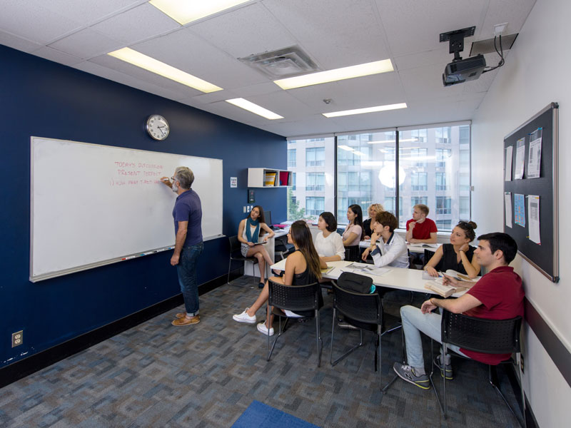 Englischunterricht in einer internationalen Lerngruppe an der ILAC Toronto Sprachschule