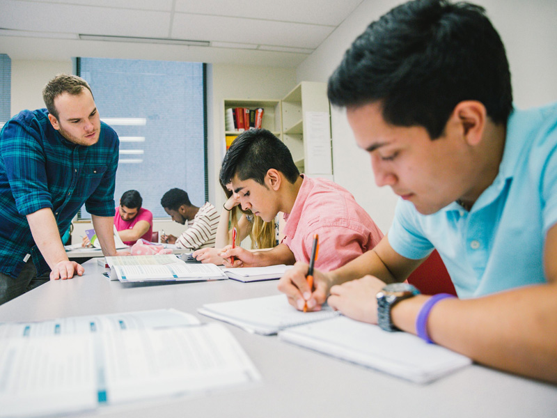 Englischunterricht in einer Kleingruppe an der Kaplan Sprachschule Toronto