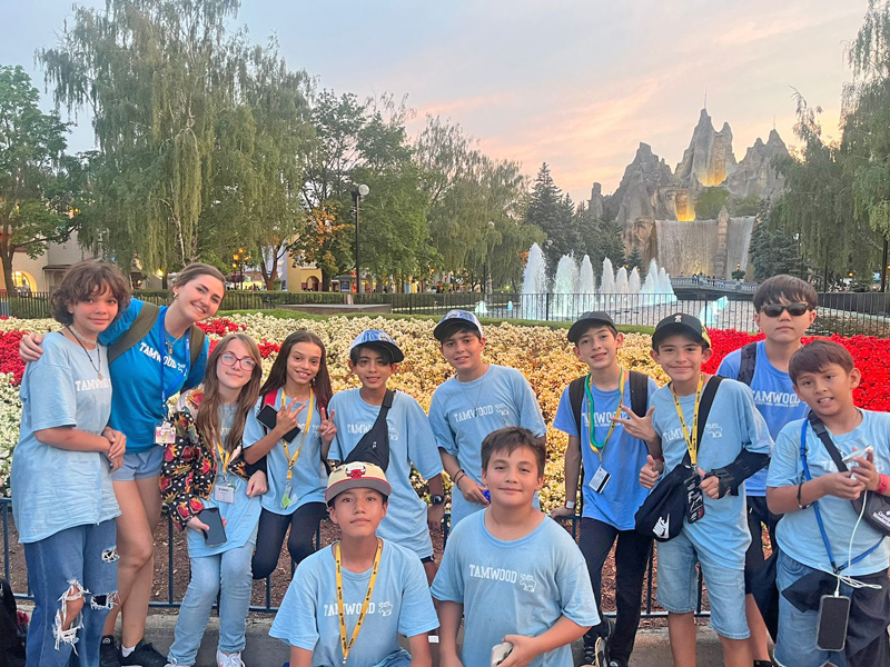Kindergruppe im Freizeitpark während des Tamwood Sprachcamps in Toronto