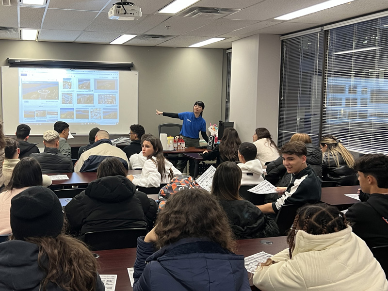 Unterricht im Tamwood Sprachcamp Vancouver mit motivierten Kindern und Schülern