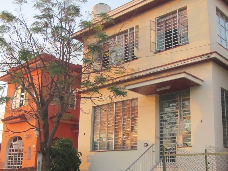 Gebäude der Sprachschule Estudio Sampere Havanna am Nachmittag