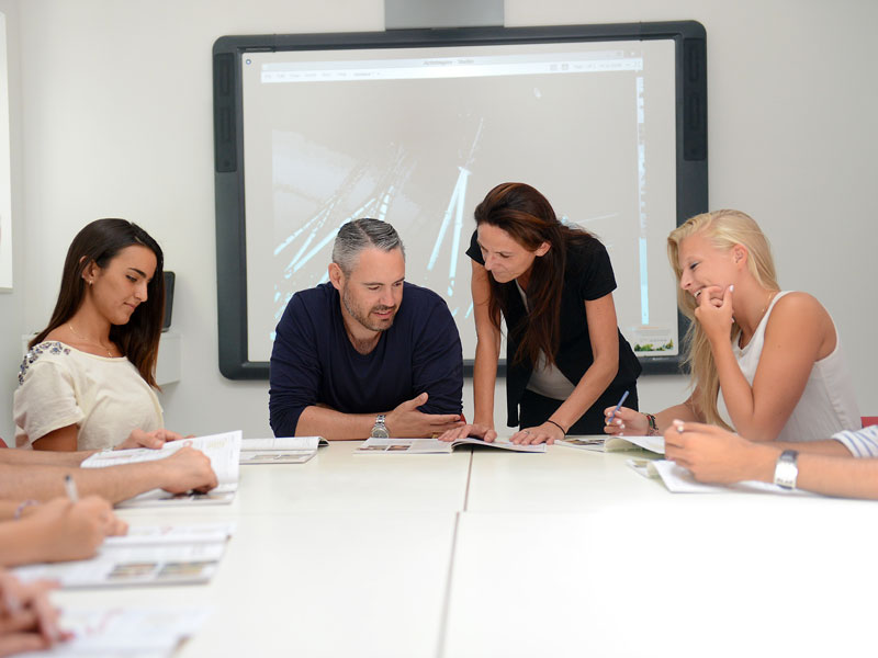 Unterricht mit moderner Technik an der IELS Sprachschule auf Malta