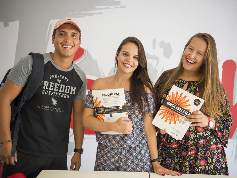 Sprachreisende freuen sich auf ihren Englischkurs in Sliema