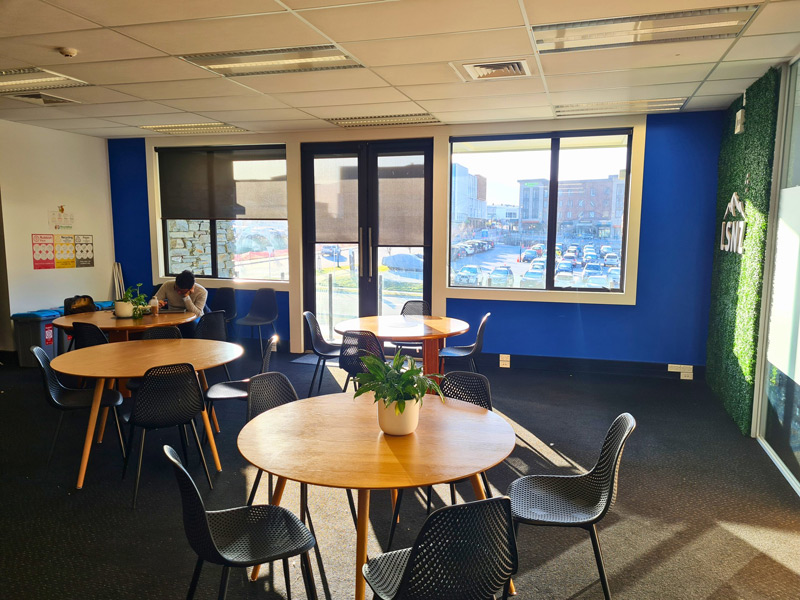 Gemeinschaftsraum der LSNZ Queenstown mit Sitzgelegenheiten