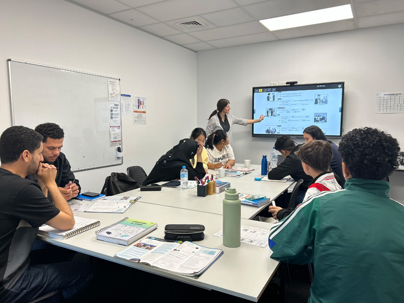 Englischunterricht mit digitalem Whiteboard an der LSNZ Queenstown