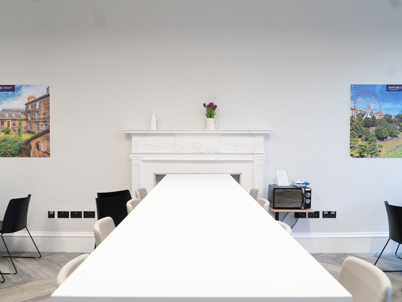 Gemeinschaftsraum der Sprachschule für Pausen während der Sprachreise