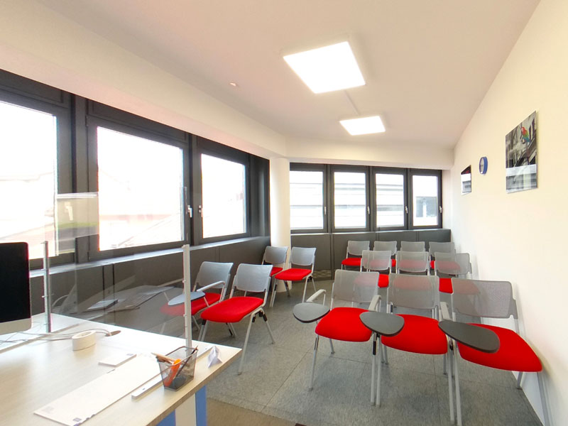 Grosser Unterrichtsraum der Sprachschule StL WeSpeak Lugano für Italienischkurse