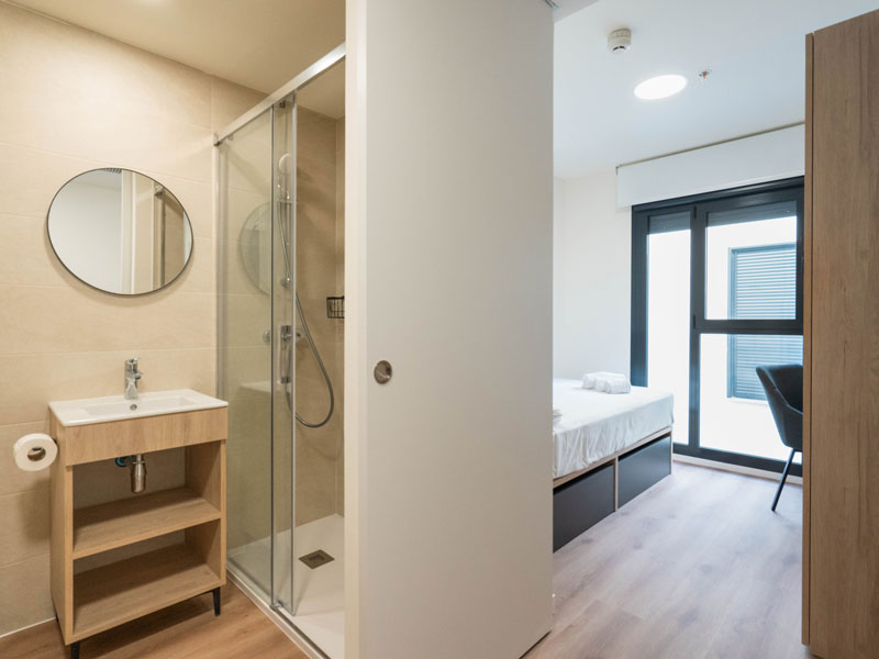 Einzelzimmer mit eigenem Bad in der Residenz in Alicante – Unterkunft für Teilnehmer einer Spanisch-Sprachreise