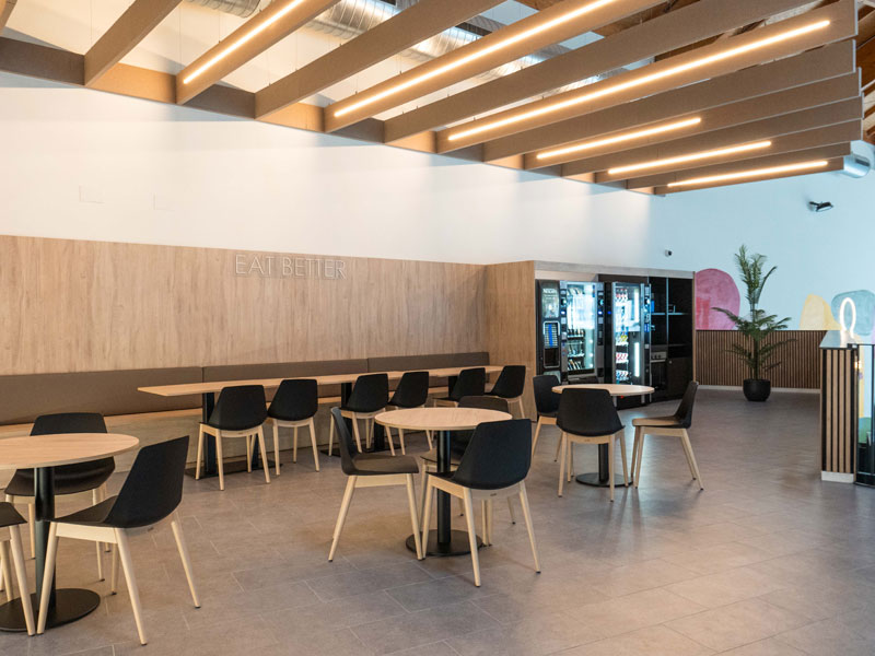 Moderner Speise- und Aufenthaltsbereich der Residenz in Alicante – Unterkunft für Teilnehmer einer Spanisch-Sprachreise in Spanien