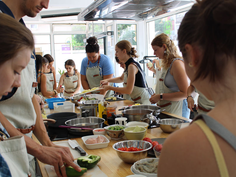 Kochkurs während der Sprachreise, Alltagssprache und neue Vokabeln beim Kochen üben